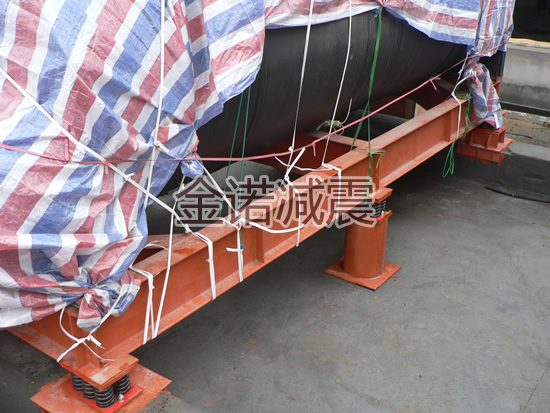 世紀會(huì )空調主機JS型組合式彈簧減震器安裝實(shí)例